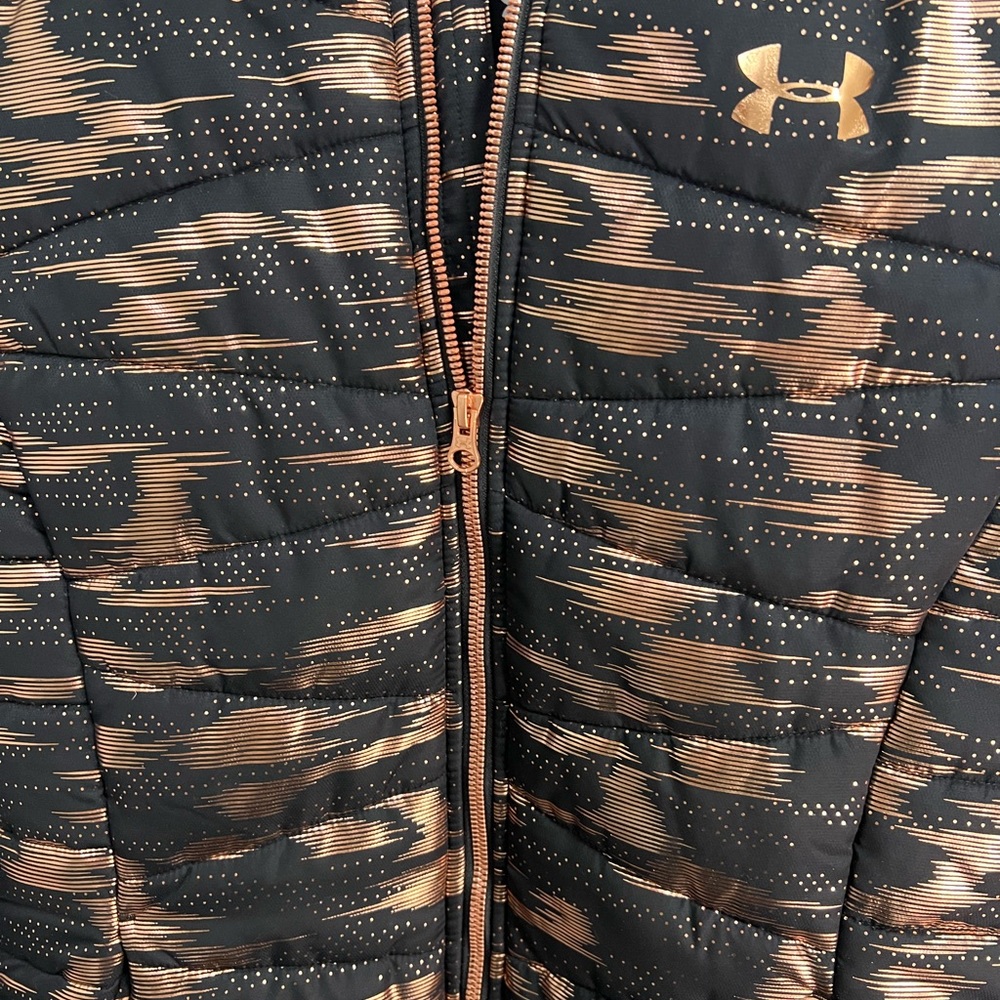 Under Armour Storm girls puffer coat  in black and rose gold. NWT